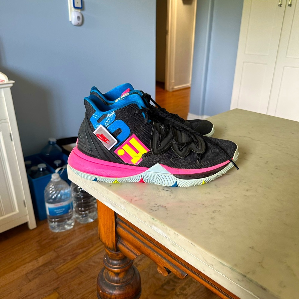 NIKE ZOOM KYRIE 5 V JUST DO IT PRE-OWNED SIZE 11